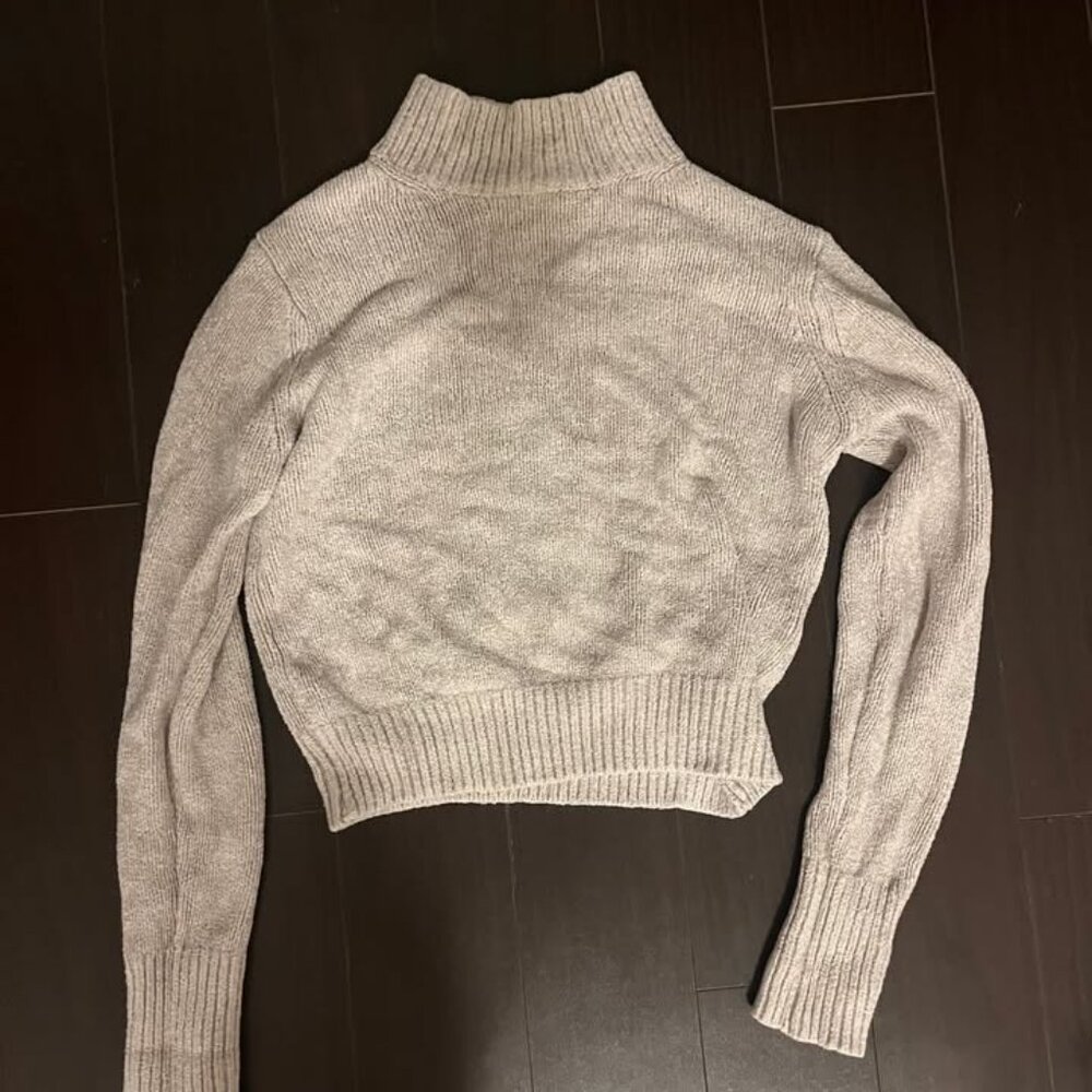 XS Chenille Grey Aritzia sweater